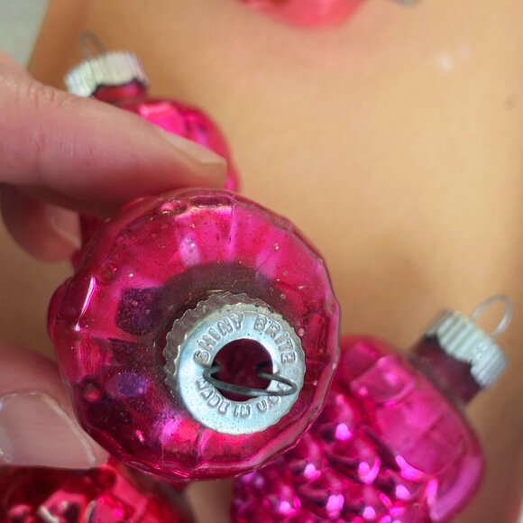 Vintage Boxed Set/8 Shiny Brite Grapes Berries Glass Christmas Ornament Pink - Picture 5 of 12